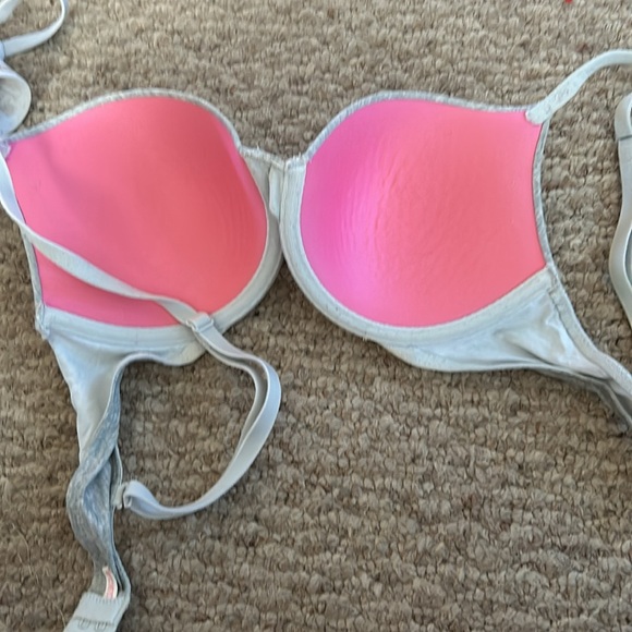 Bras - Picture 4 of 4